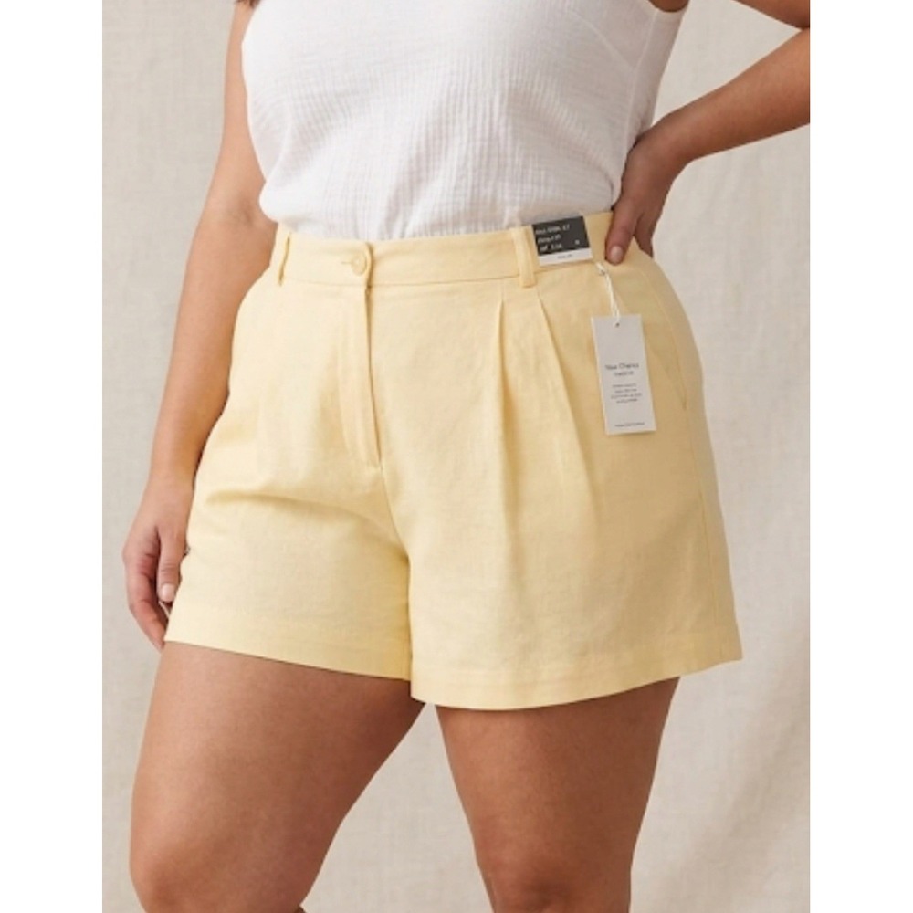 Abercrombie & Fitch Sloane Tailored Short Yellow Women Size 37/24 High Waist...